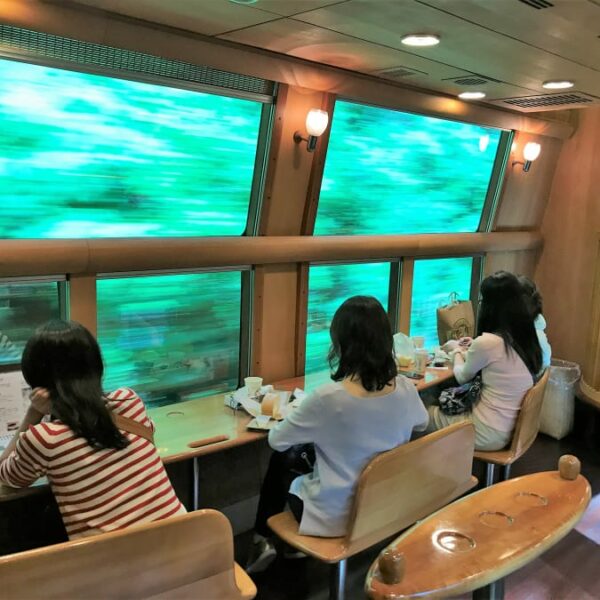 JR九州観光列車ゆふいん
